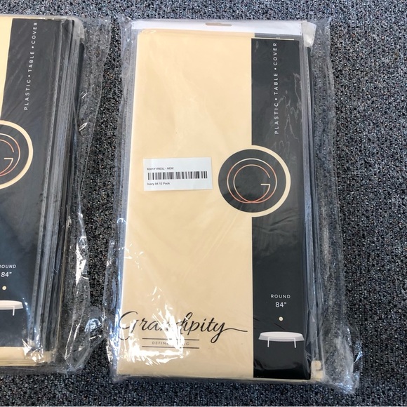 12-Pack Premium Plastic disposable Tablecloth 84in. Round Table Cover Ivory-NWT - Picture 4 of 8